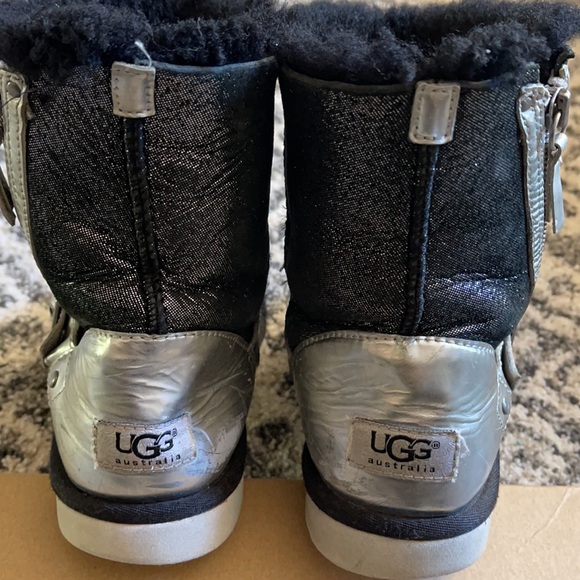 UGG - Picture 2 of 8